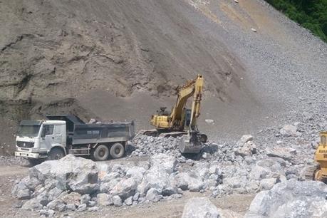 Tìm thấy thi thể công nhân bị vùi lấp sau vụ nổ mìn khai thác đá