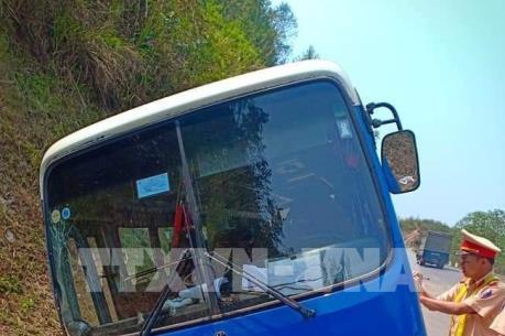 Xe khách mất phanh khi đổ đèo Pha Đin 