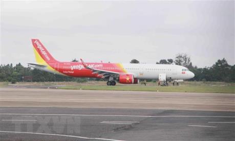 Máy bay Vietjet Air bong ốp cánh khi hạ cánh xuống sân bay Cát Bi