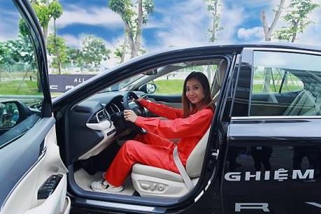 Chi tiết Toyota Camry 2019 vừa ra mắt giá rẻ hơn 100 triệu đồng
