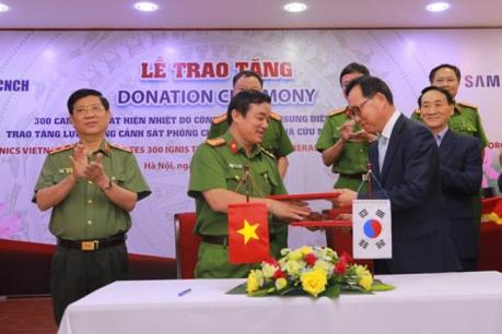 Việt Nam tiếp nhận 300 camera phát hiện nhiệt cứu người trong các vụ cháy