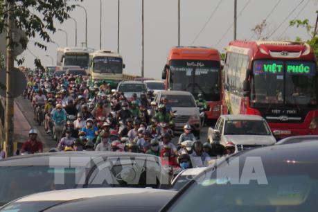 Cửa ngõ Tp. Hồ Chí Minh kẹt cứng khi người dân về quê nghỉ lễ