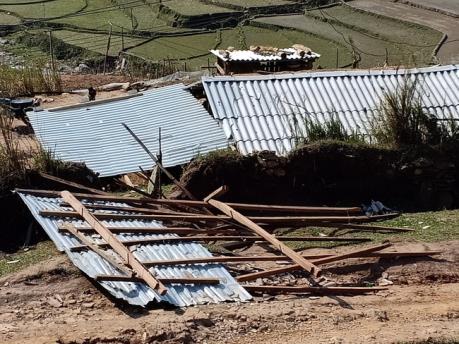 Mưa đá kèm tố lốc gây nhiều thiệt hại tại tỉnh Yên Bái