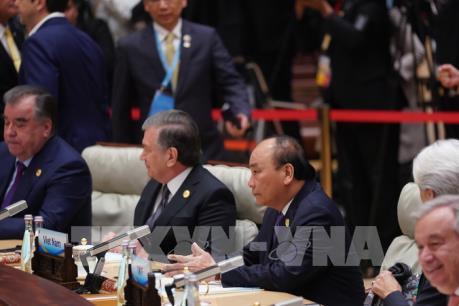 Thủ tướng dự Hội nghị bàn tròn các nhà lãnh đạo Diễn đàn cấp cao “Vành đai và Con đường”