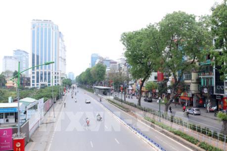 Nhiều tuyến phố Hà Nội vắng vẻ khác thường
