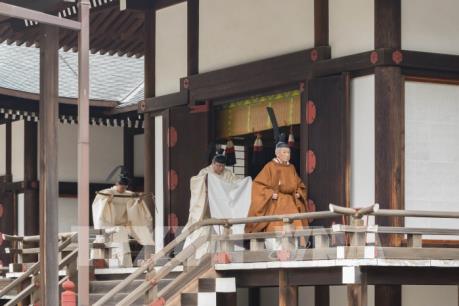 Nhật hoàng Akihito chính thức thoái vị