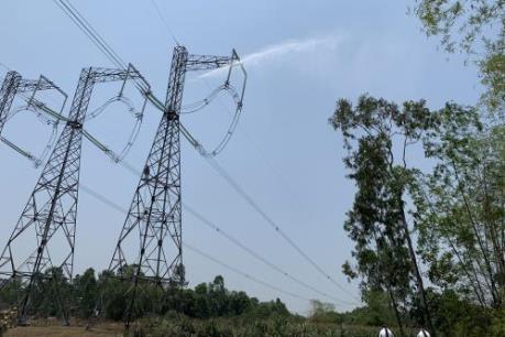Sử dụng thiết bị bay không người lái kiểm tra đường dây 220kV, 500kV