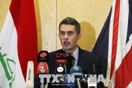 Bộ trưởng Quốc phòng Anh bị cách chức do liên quan đến Huawei