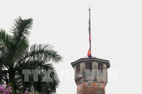 Nghi thức treo cờ rủ Lễ Quốc tang Đại tướng Lê Đức Anh