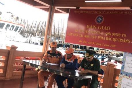 Lực lượng cứu hộ hàng hải xuyên đêm cứu 52 thuyền viên gặp nạn