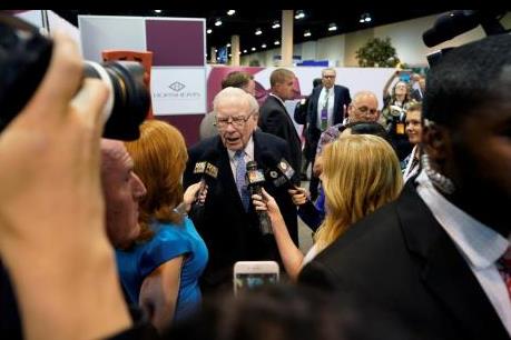 Tỷ phú Warren Buffett lời gần gấp đôi khi đầu tư vào cổ phiếu Amazon
