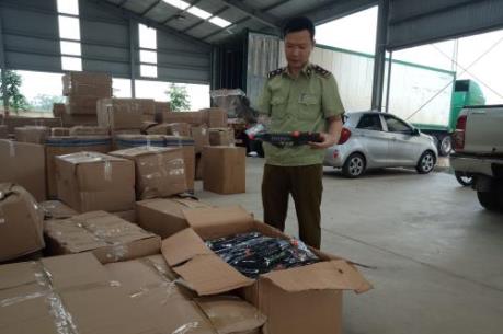 Bắt giữ ô tô vận chuyển đồ chơi bạo lực