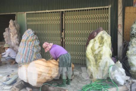  Tràn lan tình trạng khai thác đá cảnh trái phép ở Yên Bái