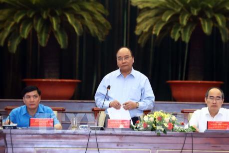 Thủ tướng Nguyễn Xuân Phúc đối thoại với công nhân, người lao động