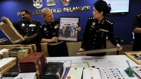 Malaysia: 20 người được tuyển dụng có một người sử dụng bằng cấp giả
