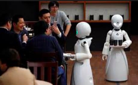 Nhà hàng đầu tiên tại Italy sử dụng robot phục vụ bàn