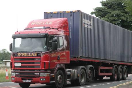 Đức sử dụng xe tải điện để vận chuyển container