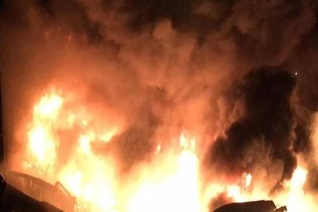 Cháy đường dây điện sát trường mầm non có 300 cháu đang nghỉ trưa