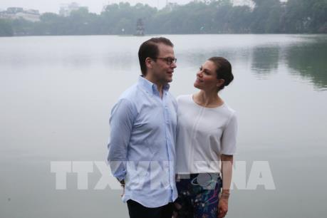 Công chúa kế vị Thụy Điển cùng Phu quân ngắm bình minh Hà Nội