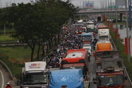 Giao thông kết nối vùng kinh tế trọng điểm phía Nam chưa được đầu tư tương xứng