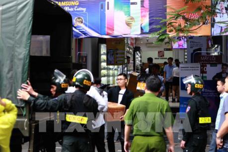 Khám xét cửa hàng điện thoại Nhật Cường tại Hà Nội