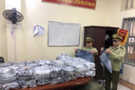 Tạm giữ lô hàng hóa giả mạo nhãn hiệu 