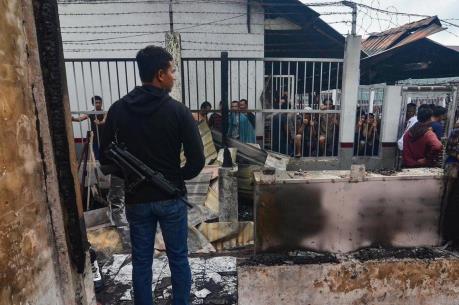 Hơn 100 tù nhân vượt ngục tại Indonesia