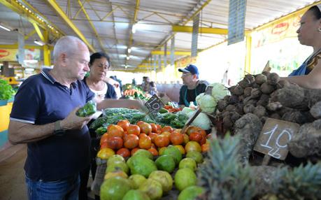 Cuba ứng phó với tình trạng khan hiếm hàng hóa