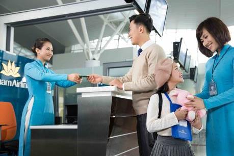 Vietnam Airlines tặng vé máy bay cho trẻ em và học sinh giỏi 