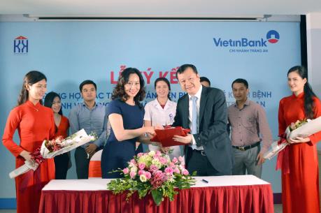 VietinBank Tràng An hỗ trợ thanh toán viện phí bằng thẻ khám chữa bệnh