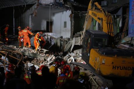 Sập tòa nhà công nghiệp ở Thượng Hải 