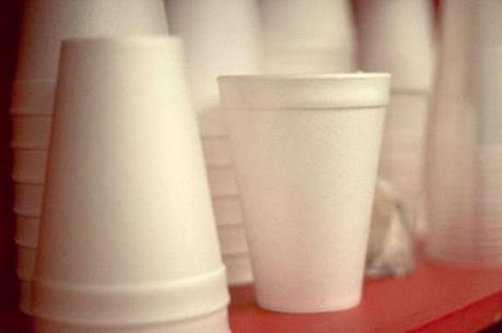 Loại bỏ đồ nhựa dùng một lần trên các chuyến bay