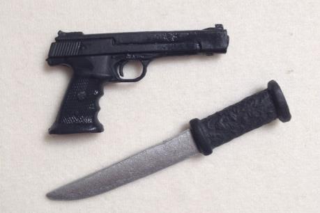 Bắt giữ đối tượng dùng súng, dao đe dọa cướp xe máy