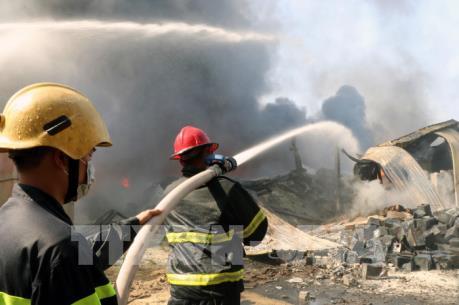 Cháy lớn tại Công ty Xuất nhập khẩu Phú Lâm