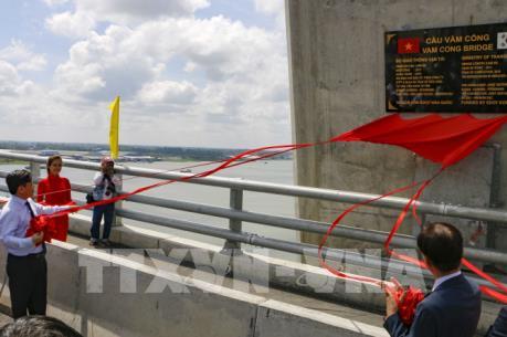 Giao thông thông thương cơ hội phát triển cho vùng đất “khuất nẻo”