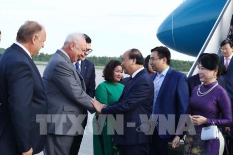 Thủ tướng tới Saint Petersburg bắt đầu thăm chính thức Liên bang Nga