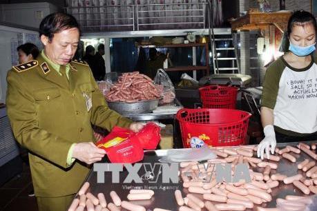 Hà Nội xử phạt gần 900 cơ sở vi phạm an toàn vệ sinh thực phẩm   