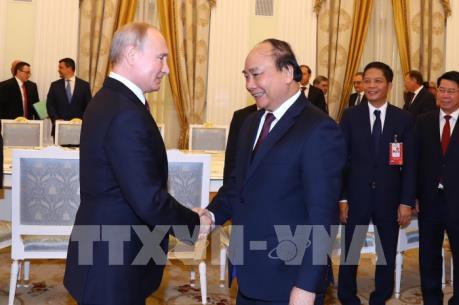 Thủ tướng Nguyễn Xuân Phúc hội kiến Tổng thống Nga Vladimir Putin