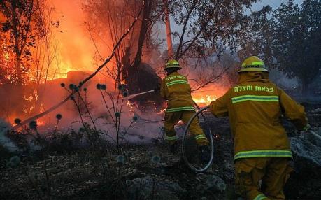 Israel kêu gọi quốc tế trợ giúp dập tắt hàng chục đám cháy lớn