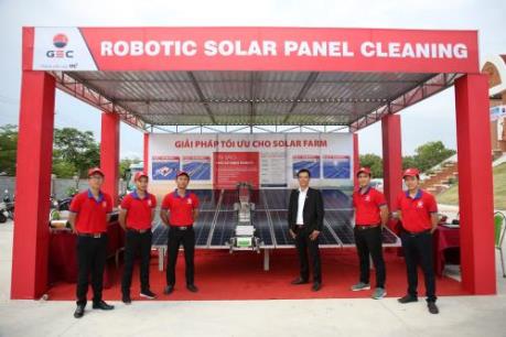 TTC giới thiệu Robot vệ sinh tấm pin năng lượng mặt trời