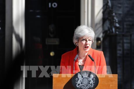 Nội bộ Anh phản ứng ra sao sau thông báo từ chức của Thủ tướng May?