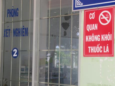 Giám sát chặt việc thực thi quy định cấm hút thuốc tại nơi làm việc