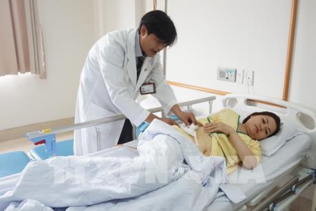 Cắt bỏ quả thận dư cho người phụ nữ có 3 quả thận