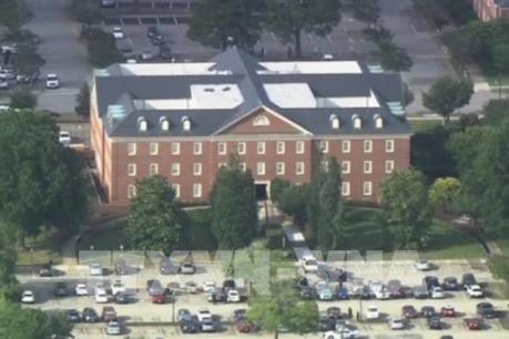 Xả súng đẫm máu vào một tòa nhà chính phủ Mỹ, 17 người thương vong