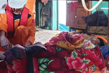 Cứu ngư dân tàu cá NA 93607 TS gặp nạn trên Vịnh Bắc Bộ