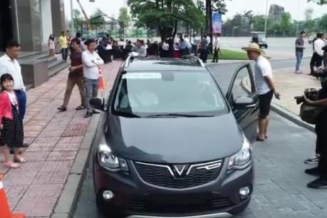 Hàng nghìn khách hàng đăng ký lái thử ô tô Fadil của VinFast