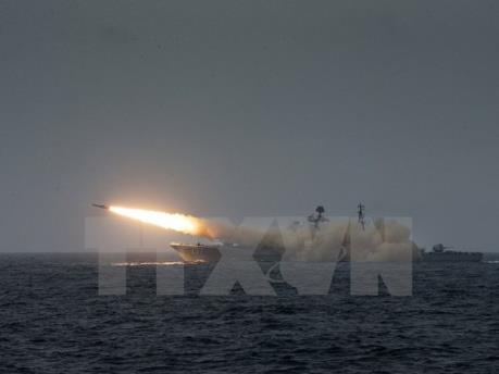 Trung Quốc phóng thử tên lửa Trường Chinh từ tàu biển
