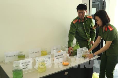 Vạch trần đường dây sản xuất, buôn bán xăng dầu giả