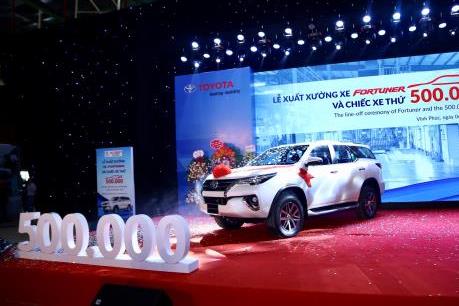 Toyota xuất xưởng chiếc xe thứ 500.000 và ra mắt Fortuner lắp ráp