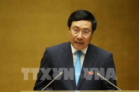 Phó Thủ tướng Phạm Bình Minh trả lời chất vấn về xuất xứ sản phẩm và công nghiệp phụ trợ